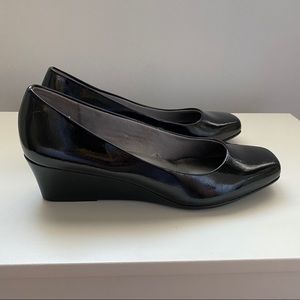 Life Stride Black Patent Leather Wedges